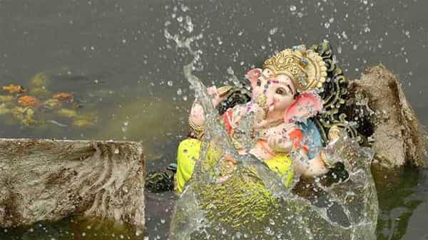Vinayaka Nimajjanam: హుస్సేన్ సాగర్లో ఈ ఏడాది నిమజ్జనం నిషేధించాలి... హైకోర్టులో పిటిషన్.