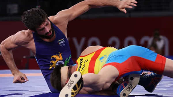 Tokyo Olympics: ఒలింపిక్స్లో భారత్కి మరో పతకం ఖాయం.. ఫైనల్ చేరిన రెజ్లర్ రవి దహియా