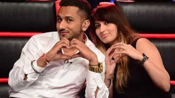Yo Yo Honey Singh: ప్రముఖ బాలీవుడ్ సింగర్పై గృహహింస కేసు.. నోటిసులు జారీ చేసిన కోర్టు..