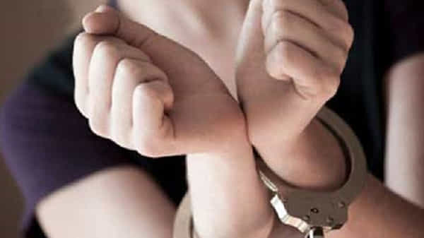 Crime News: మైనర్ బాలుడితో ప్రేమాయణం.. ట్రాప్ చేసి పెళ్లి చేసుకున్న యువతి.. ఆపై ఏం చేసిందంటే..?