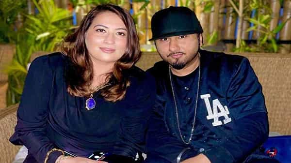 Yo Yo Honey Singh: యో యో హనీ సింగ్ కేసులో ట్విస్ట్.. భారీగా పరిహారం కోరుతున్న సింగర్ భార్య.. ఎంతంటే..