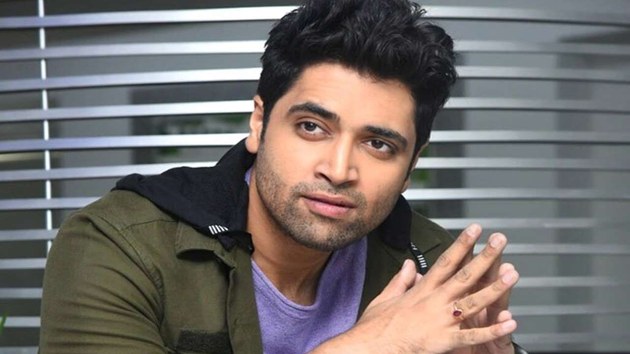 Adivi Sesh: అనారోగ్యంతో ఆసుపత్రిలో చేరిన యంగ్ హీరో అడివి శేష్.. ప్రస్తుతం ఎలా ఉన్నారంటే..