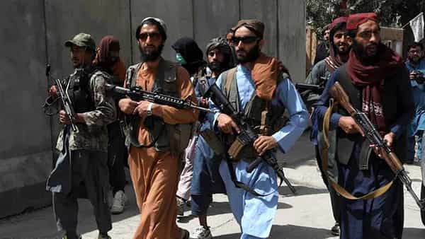 Afghan Taliban: కాలకేయుల అరాచకాలు.. బహిరంగ ఉరితీతలు, చేతులు, కాళ్లు నరికే శిక్షలు షురూ.. చిన్నారినీ వదలని తాలిబన్లు..