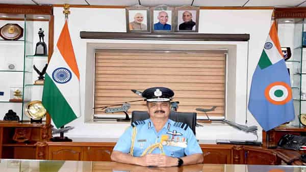 Air Chief Marshal: వైమానిక దళాధిపతిగా హైదరాబాదీ.. ఆర్కేఎస్ బదౌరియా నుంచి బాధ్యతలు స్వీకరించిన వివేక్ రామ్ చౌదరి