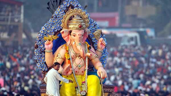 ఇడుపులపాయలో లేని ఆంక్షలు వినాయక చవితికి ఎందుకు?... ఏపీ సర్కార్పై బీజేపీ ఫైర్