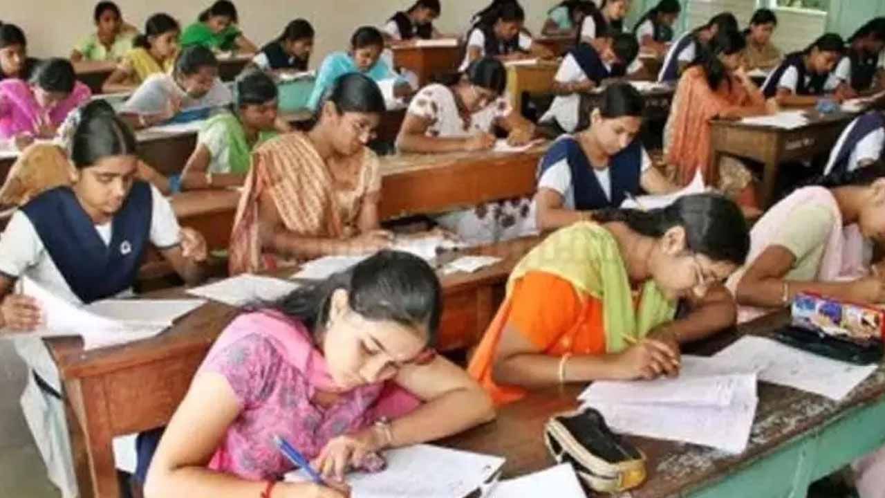 AP Inter Exams 2021: ఇంటర్ పరీక్షలకు హైకోర్టు గ్రీన్‌ సిగ్నల్‌.. నేటినుంచి ఏపీలో ఎగ్జామ్స్‌.. షెడ్యూల్‌ ఇలా..