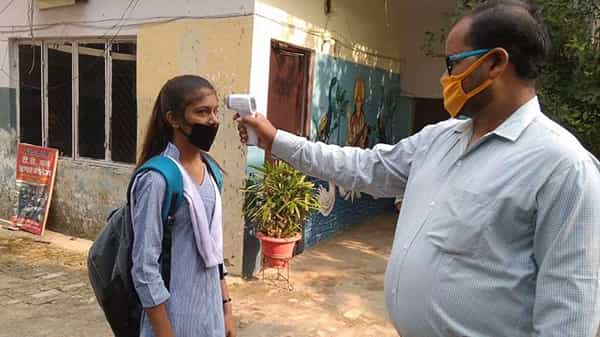 Covid In AP Schools: ఏపీ స్కూల్స్లో కరోనా వైరస్ కలకలం.. తాజాగా కృష్ణ జిల్లాలో ఐదుగురు విద్యార్థులకు కోవిడ్ పాజిటివ్