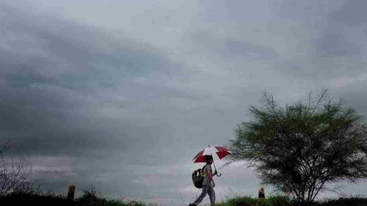 Ap Weather Report: బంగాళాఖాతంలో అల్పపీడనం ఏర్పడే అవకాశం.. ఏపీలో పలు జిల్లాల్లో మోస్తరు నుంచి భారీ వర్షాలు