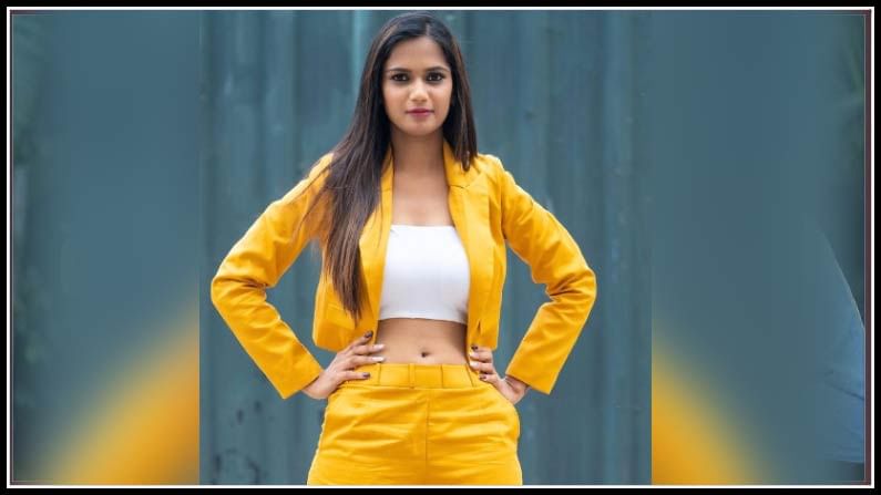 బిగ్ బాస్ బజ్ కు యాంకర్ గా ఎంపిక అయినా అరియనా ఫొటోస్.