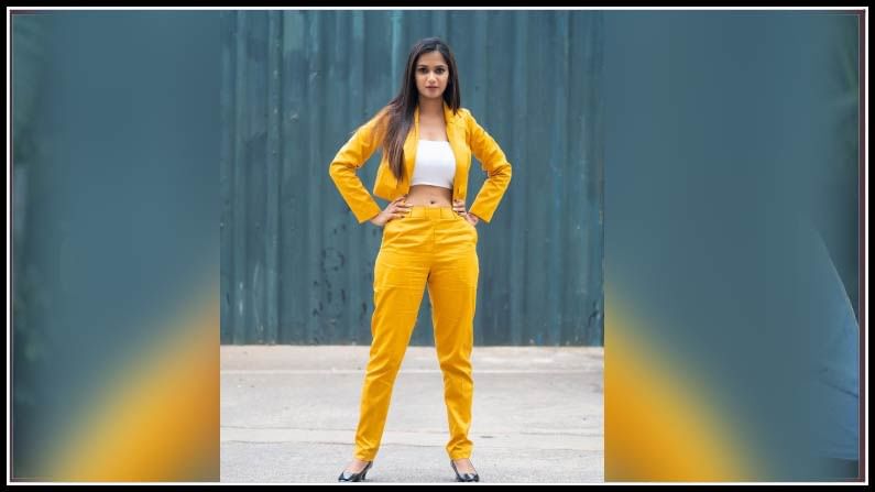 బిగ్ బాస్ బజ్ కు యాంకర్ గా ఎంపిక అయినా అరియనా ఫొటోస్.