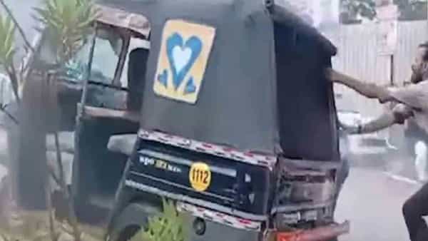Viral Video: డ్రైవర్ లేకుండానే దూసుకెళ్లిన ఆటో.. వీడియో చూస్తే అవాక్కవుతారు