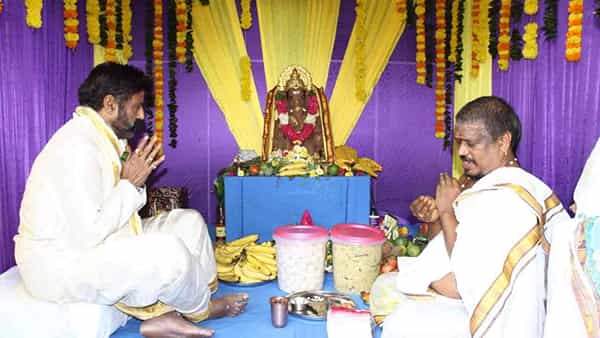 Vinayaka Chavithi: విఘ్నాలు తొలగిపోవాలంటూ.. బసవతారకం క్యాన్సర్ ఆస్పత్రిలో గణపతికి ప్రత్యేక పూజలు చేసిన బాలకృష్ణ