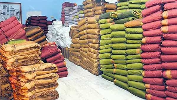 Sircilla: 15 రోజులుగా నో ప్రొడక్షన్.. బతుకమ్మ చీరల ఉత్పత్తి పై తీవ్ర ప్రభావం