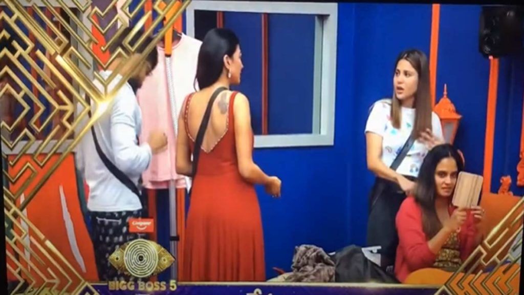 Bigg Boss 5 Telugu: అందరూ అందరే.. ఆ ఇద్దరు కంటెస్టెంట్స్ మధ్య రచ్చ.. సెన్స్ లేదా అంటూ ఆ బ్యూటీ ఫైర్.. Bigg Boss 5 Telugu: అందరూ అందరే.. ఆ ఇద్దరు కంటెస్టెంట్స్ మధ్య రచ్చ.. సెన్స్ లేదా అంటూ ఆ బ్యూటీ ఫైర్..