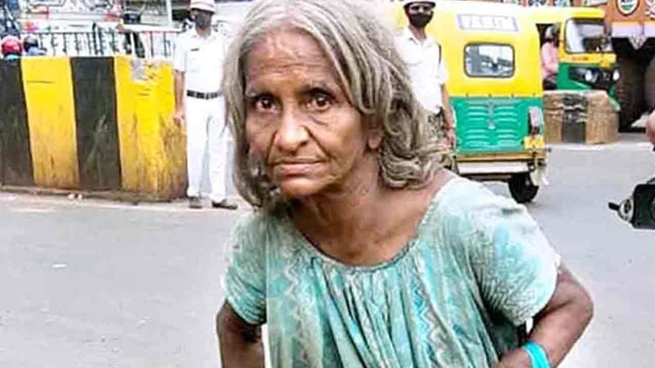 Former CM Sister in Law: మాజీ సీఎంకు మరదలు.. 34 ఏళ్ళు సైన్స్ టీచర్‌గా ఉద్యోగం.. ఇప్పుడు ఫుట్ పాత్‌పై భిక్షాటన..