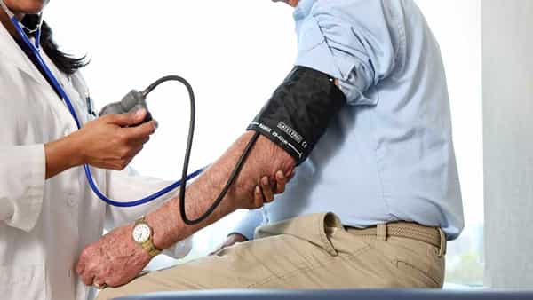 Blood Pressure: బీపీని కంట్రోల్ చేయాలంటే ఎటువంటి ఆహారం తినాలి..! ఏ సమయంలో తీసుకుంటే మంచిది..