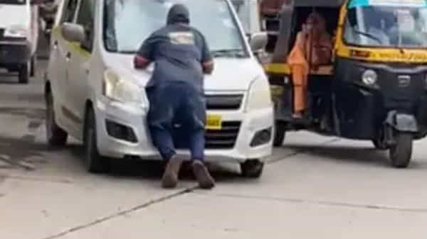 Viral Video: మాస్క్ పెట్టుకోలేదని ఫైన్ కట్టమంటే.. ఆ డ్రైవర్ చేసిన ఘనకార్యం చూడండి.. వీడియో వైరల్