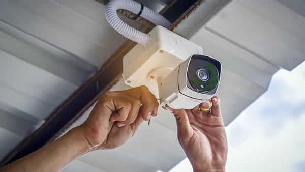 CCTV Cameras: సీసీటీవీ కెమెరా అమర్చుకోవాలని చూస్తున్నారా? ఈ విషయాలు తెలుసుకోండి!