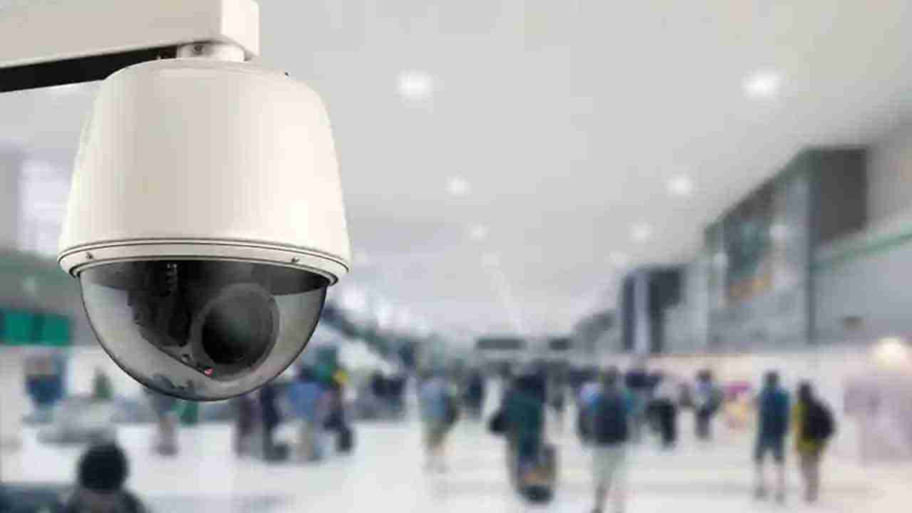 CCTV Camera: బాత్రూమ్‌లో కెమెరాలు.. హైదరాబాద్‌లో కేటుగాళ్లు అరాచకం.. ఓ యువతి జాగ్రత్తతో..