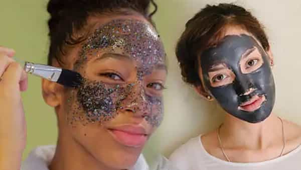 Char Coal Face Mask: నల్లటి బొగ్గు మీ చర్మానికి మెరుగైన మెరుపు ఇస్తుంది.. ఎలానో తెలుసుకోండి!