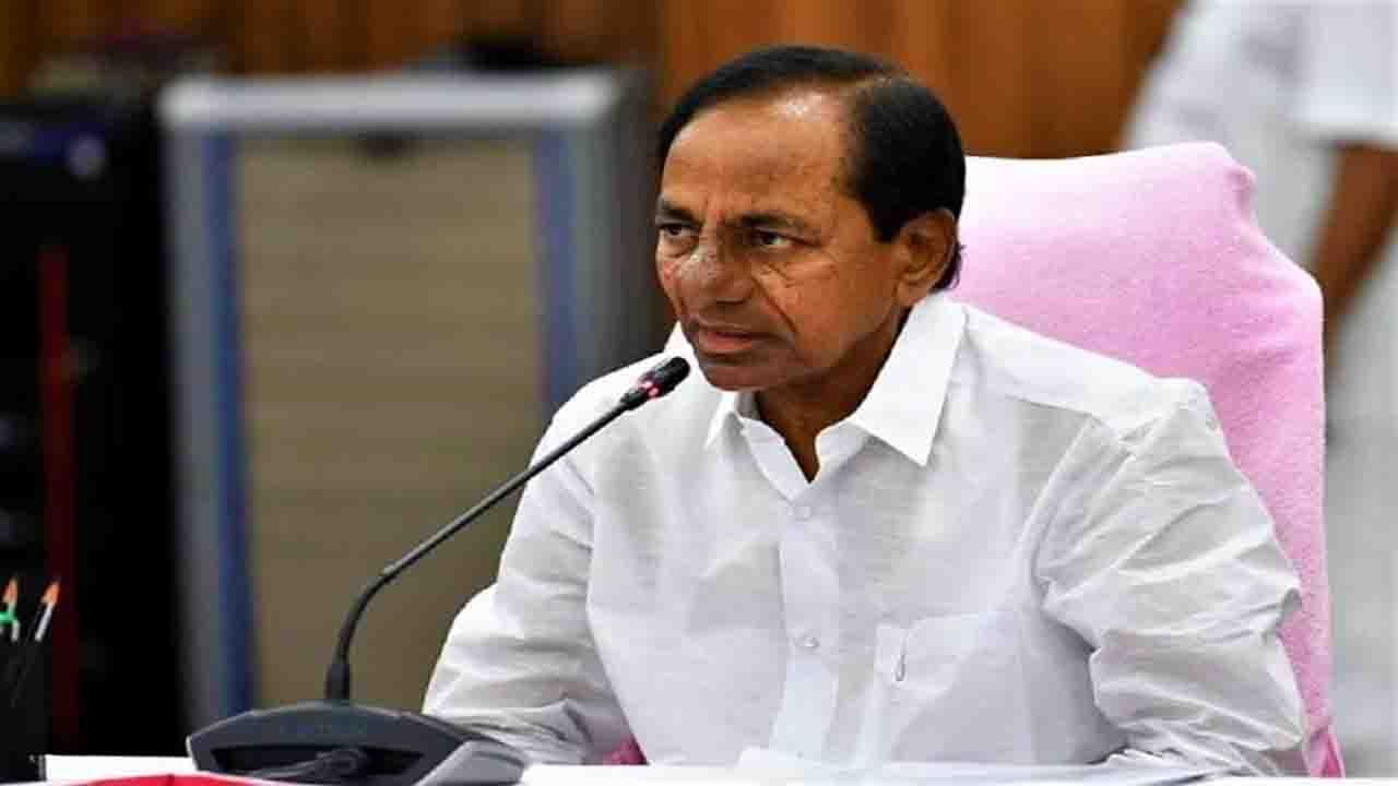 CM KCR on Cyclone: ప్రాణ, ఆస్తి నష్టం జరగకుండా జాగ్రత్తలు తీసుకోండి.. ఉన్నతాధికారుల సమీక్షలో సీఎం కేసీఆర్