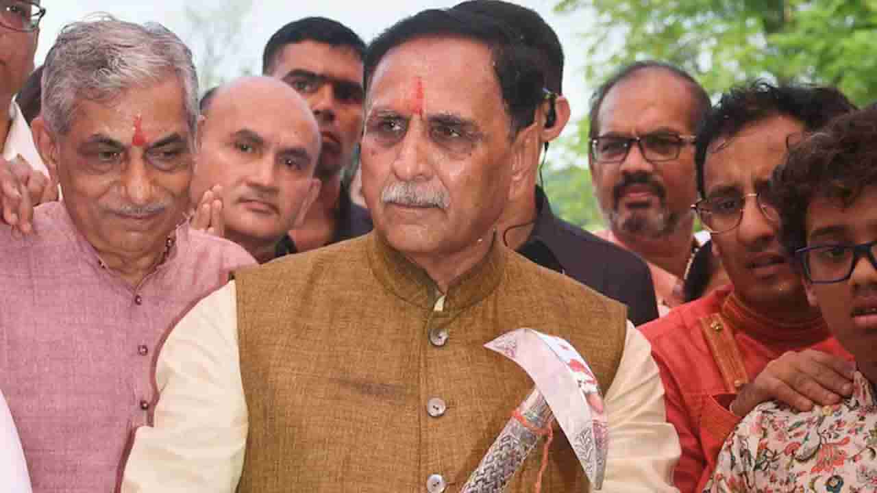 Gujarat New CM: గుజరాత్‌ రాజకీయాల్లో కీలక పరిణామం.. కొత్త సీఎం కోసం కసరత్తు షురూ.. గాంధీనగర్‌కు అమిత్ షా!