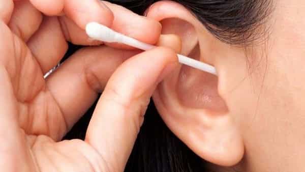 Health Tips: మీ చెవులను కాటన్ బడ్స్తో శుభ్రపరుస్తున్నారా.? అయితే మీకో షాకింగ్ న్యూస్.!