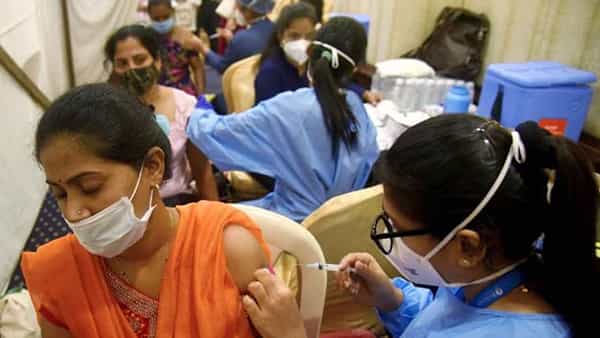 Covid-19 Vaccination: వ్యాక్సినేషన్లో భారత్ మరో రికార్డు.. నిన్న ఒక్కరోజే కోటి మందికి టీకా..