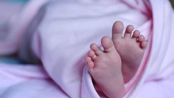 Crime News: నల్లగొండ జిల్లాలో విషాదం.. విక్స్ డబ్బా మింగిన శిశువు.. ఊపిరాడక..