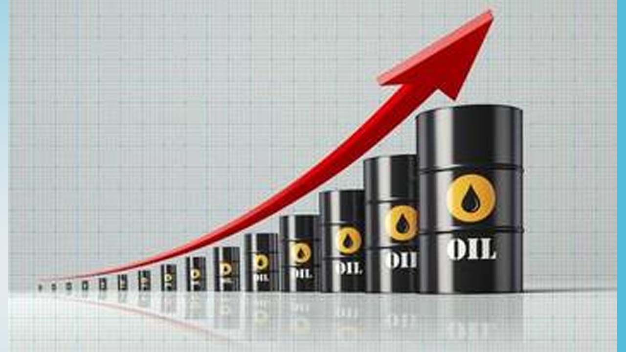 Petrol Price: రికార్డు స్థాయికి ముడిచమురు ధరలు.. మళ్ళీ పెట్రోల్ వాత తప్పదా?