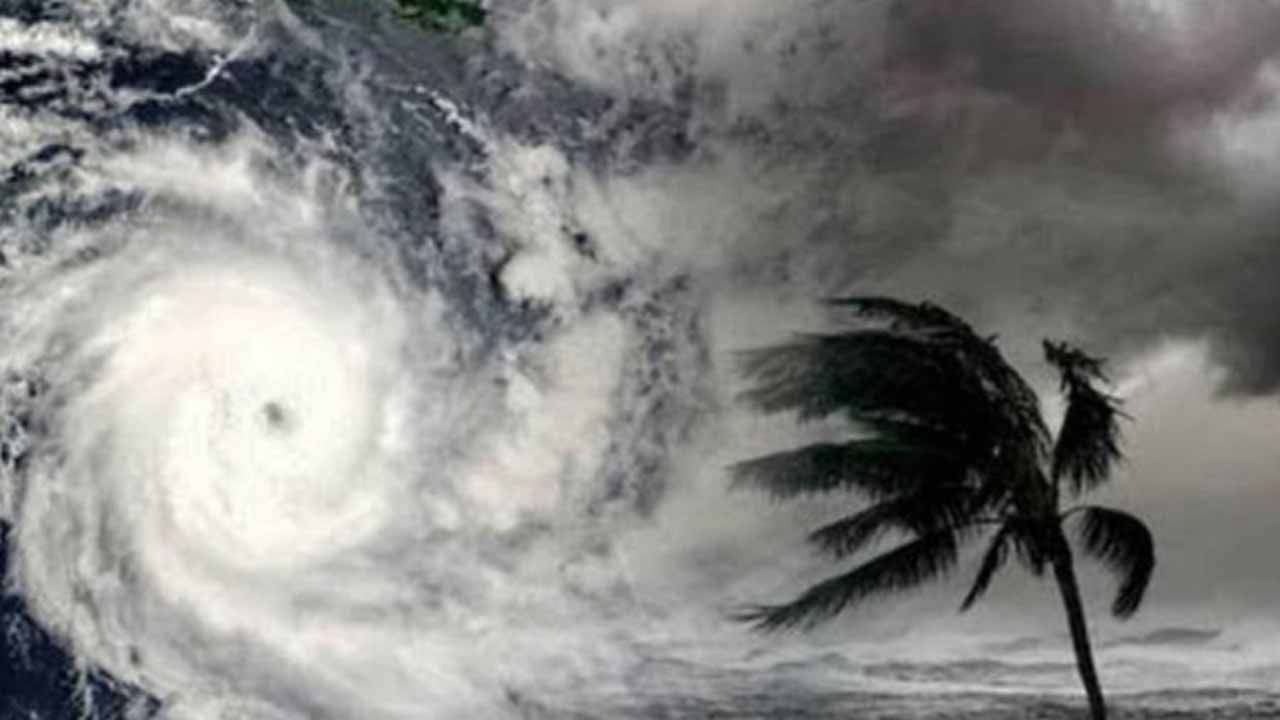 Cyclone Gulab: ఉత్తరాంధ్ర వైపు దూసుకొస్తున్న 'గులాబ్'.. సముద్రంలో అలజడి