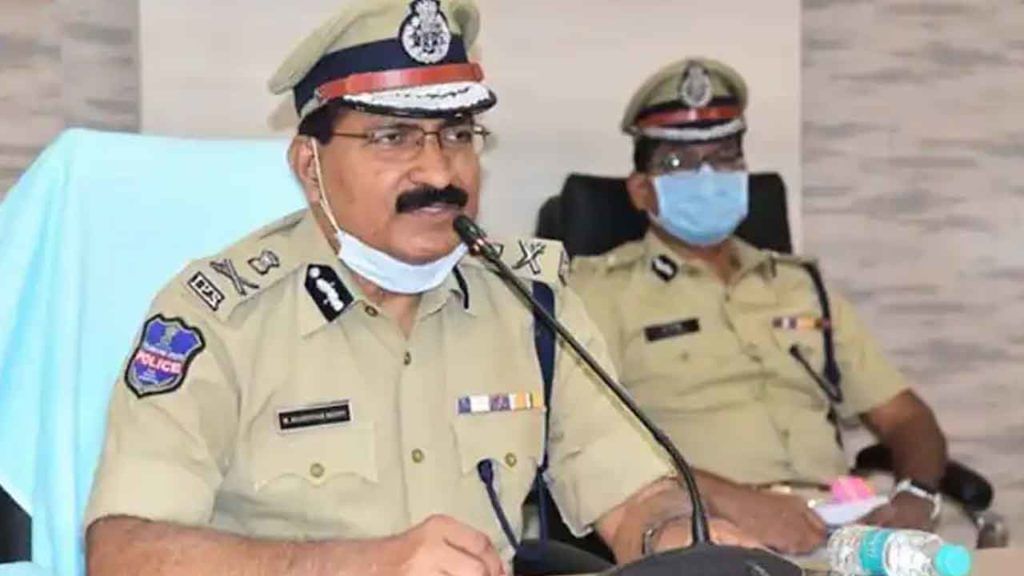 DGP Mahender Reddy: అసలు ఆ అనుమానాలే అక్కర్లేదు.. రేపిస్ట్ రాజు మృతిపై డీజీపీ కీలక వ్యాఖ్యలు DGP Mahender Reddy: అసలు ఆ అనుమానాలే అక్కర్లేదు.. రేపిస్ట్ రాజు మృతిపై డీజీపీ కీలక వ్యాఖ్యలు