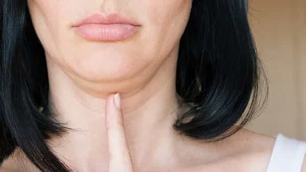 Double Chin: డబుల్ చిన్ సమస్యతో బాధపడుతున్నారా.? అయితే ఈ సింపుల్ టిప్స్ ఫాలో అవ్వండి, ఫలితం పక్కాగా ఉంటుంది.