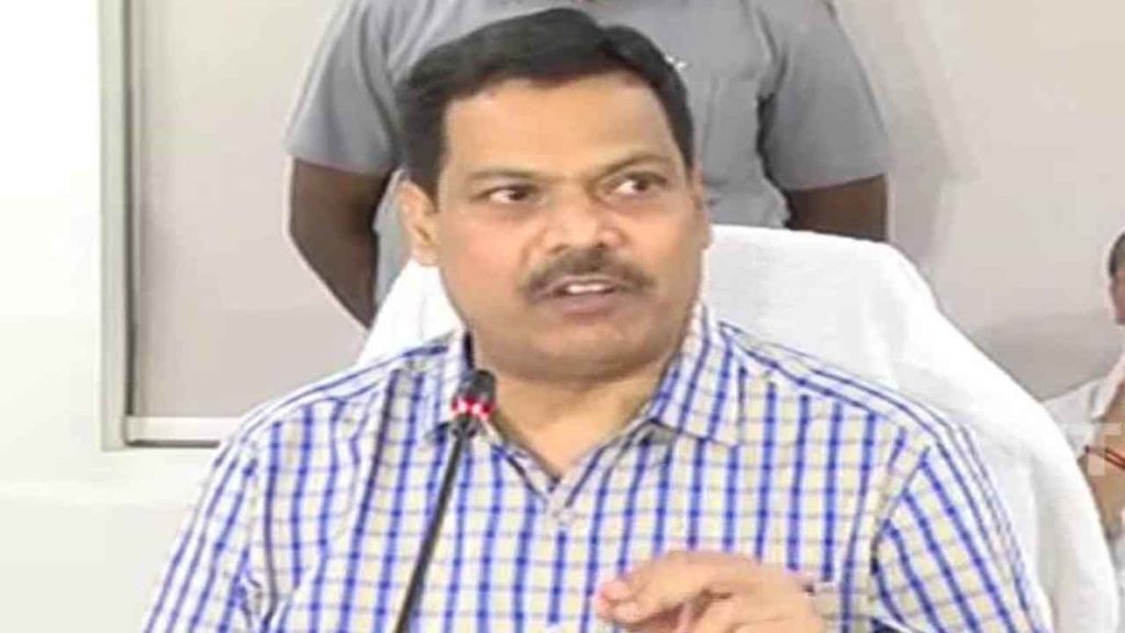 AP Police: స్థాయికి తగ్గట్టు వ్యవహరించండి.. అయ్యన్నపాత్రుడిపై ఐపీఎస్ అధికారుల సంఘం ఆగ్రహం..