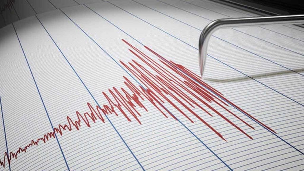 Earthquake Visakhapatnam: విశాఖపట్నంలో భూప్రకంపనలు.. భయంతో పరుగులు తీసిన జనాలు.. Earthquake Visakhapatnam: విశాఖపట్నంలో భూప్రకంపనలు.. భయంతో పరుగులు తీసిన జనాలు..