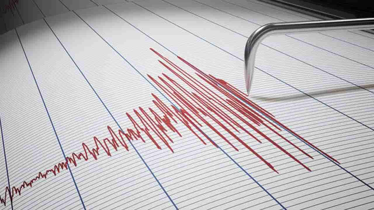 Earthquake Visakhapatnam: విశాఖపట్నంలో భూప్రకంపనలు.. భయంతో పరుగులు తీసిన జనాలు..