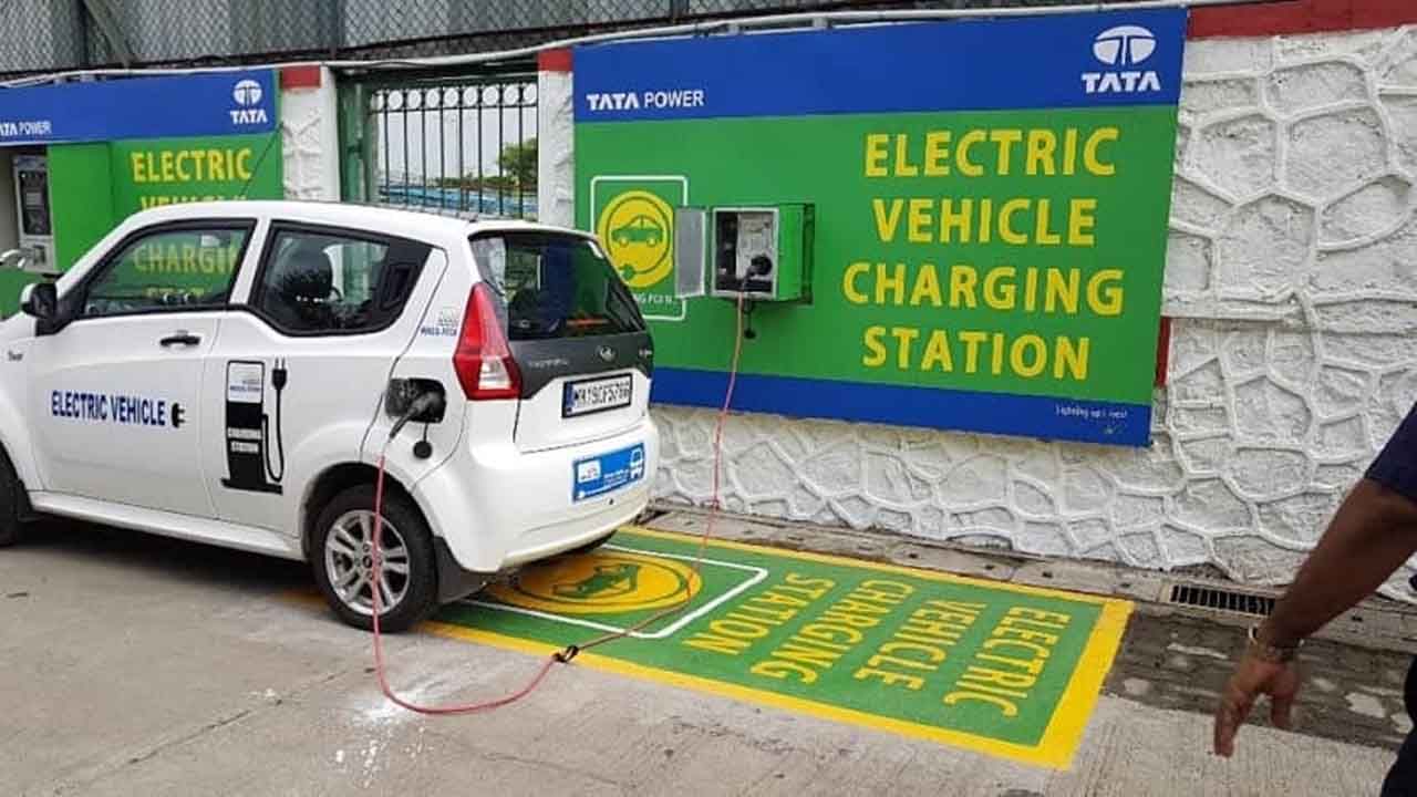 Electric Vehicles: ఎలక్ట్రిక్‌ వాహనాలు కొనుగోలు చేసేవారికి కేంద్ర ప్రభుత్వం శుభవార్త..!