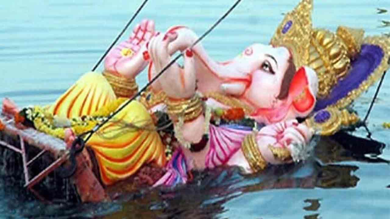 Ganesh Idol Immersion: హైదరాబాద్‌లో గణేష్ నిమజ్జనంపై గందరగోళం.. హైకోర్టు తీర్పుని లెక్కచేయమంటున్న గణేష్‌ ఉత్సవ్‌ సమితి