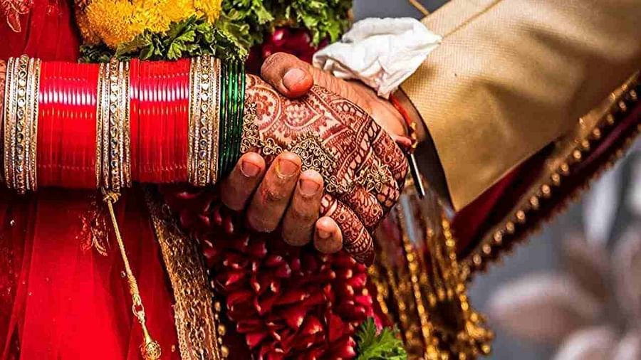 ఆమెకు19, తాతకు 61.. వెరైటీ ప్రేమ కథ.. పెళ్లి చేసుకొని అందరికి షాక్ ఇచ్చారు..