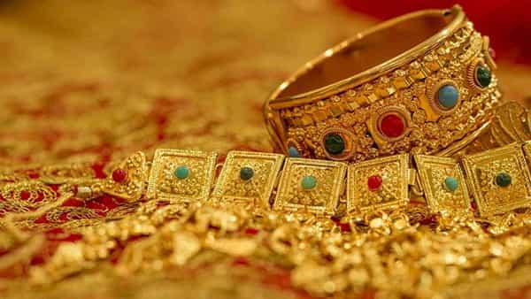 Gold Loan: ఈ బ్యాంకులలో గోల్డ్లోన్ చాలా చౌక..! తక్కువ వడ్డీ.. సులువైన వాయిదాలు..