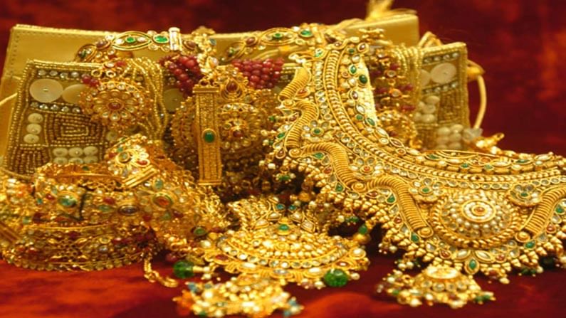 Gold Price Today: స్థిరంగా కొనసాగుతోన్న బంగారం ధరలు.. ఆ రెండు చోట్ల మాత్రం భారీగా తగ్గుదల.. ఒమిక్రాన్ భయాలతోనేనా?