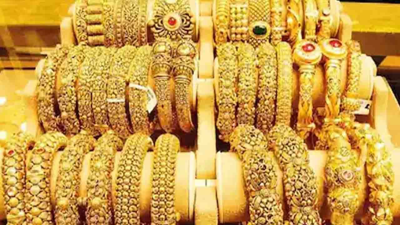 Gold Price Today: మహిళలకు గుడ్‌న్యూస్‌.. భారీగా తగ్గిన బంగారం ధరలు.. తెలుగు రాష్ట్రాల్లో..