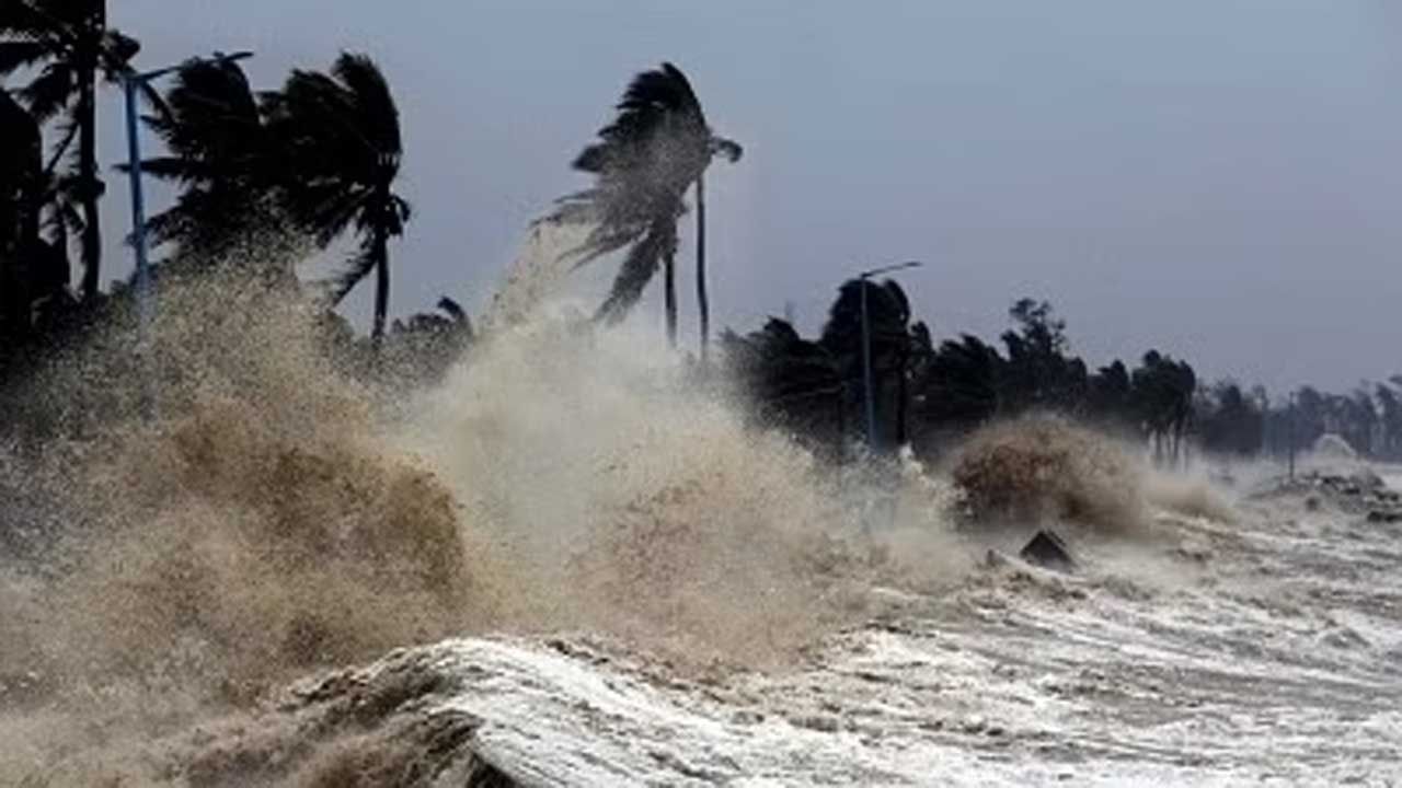 Gulab Cyclone: తీరం దాటిన గులాబ్‌ తుఫాను.. మరో ఐదు గంటల్లో తీవ్ర తుఫానుగా మారి..