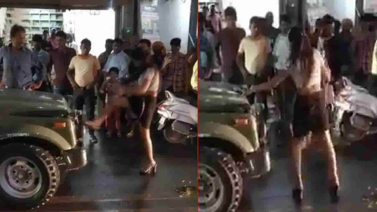 Model Attacked: మద్యం మత్తులో యువతి హంగామా.. ఆర్మీ వాహనంపై దాడి.. అదుపులో తీసుకున్న పోలీసులు..!