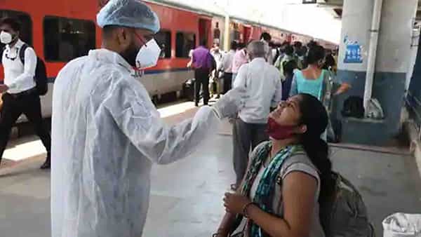 Coronavirus Updates: భారత్లో కొనసాగుతున్న కరోనా ఉధృతి.. మళ్లీ భారీగా పెరిగిన కరోనా కేసులు..