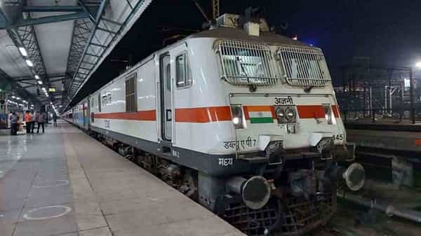 Indian Railway: రైల్వే ప్రయాణికులకు గమనిక..! టికెట్తో పాటు ఈ సదుపాయం ఉందని మీకు తెలుసా..?