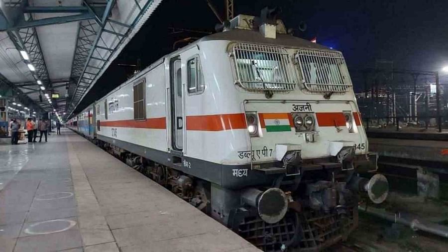 Indian Railway: రైల్వే ప్రయాణికులకు గమనిక..! టికెట్‌తో పాటు ఈ సదుపాయం ఉందని మీకు తెలుసా..?