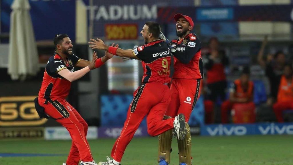 Highlights of RCB vs MI Match: హర్షల్ పటేల్ హ్యట్రిక్ దెబ్బకు ముంబై టీం విలవిల.. ఘన విజయంతో మూడో స్థానానికి కోహ్లీసేన Highlights of RCB vs MI Match: హర్షల్ పటేల్ హ్యట్రిక్ దెబ్బకు ముంబై టీం విలవిల.. ఘన విజయంతో మూడో స్థానానికి కోహ్లీసేన
