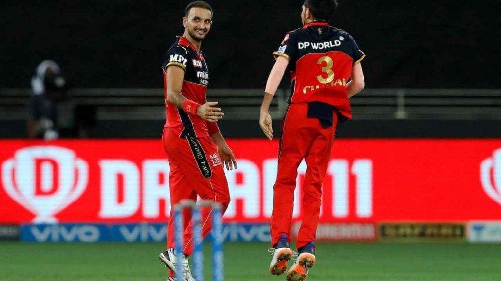 IPL 2021, RCB vs MI: రోహిత్ సేనకు చుక్కలు చూపించిన ఆర్సీబీ బౌలర్.. హ్యాట్రిక్తో ఐపీఎల్లో చరిత్ర సృష్టించిన హర్షల్ పటేల్ IPL 2021, RCB vs MI: రోహిత్ సేనకు చుక్కలు చూపించిన ఆర్సీబీ బౌలర్.. హ్యాట్రిక్తో ఐపీఎల్లో చరిత్ర సృష్టించిన హర్షల్ పటేల్