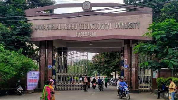 JNTUH Exams: హైదరాబాద్ జెఎన్టీయూ పరిధిలో పరీక్షలు వాయిదా.. భారీ వర్షాలే కారణం. రేపటి పరీక్షలు మాత్రం..